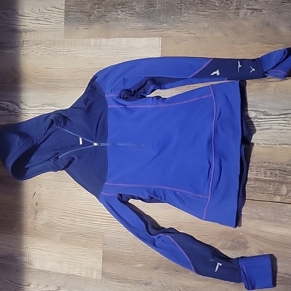 ZipUpSweater - Picture 1 of 3